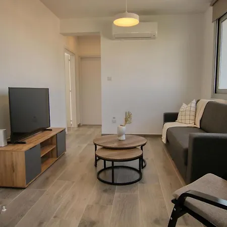Apartment Phaedrus Living Coral Bliss Larnaka